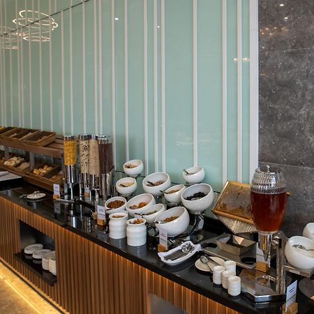 马尼萨希尔顿逸林酒店 外观 照片